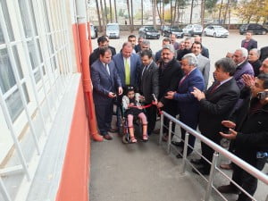 Kahta Gazeteciler Cemiyeti, 3 Aralık Engelliler Günü’de Engelliler İçin Rampa Yaptı