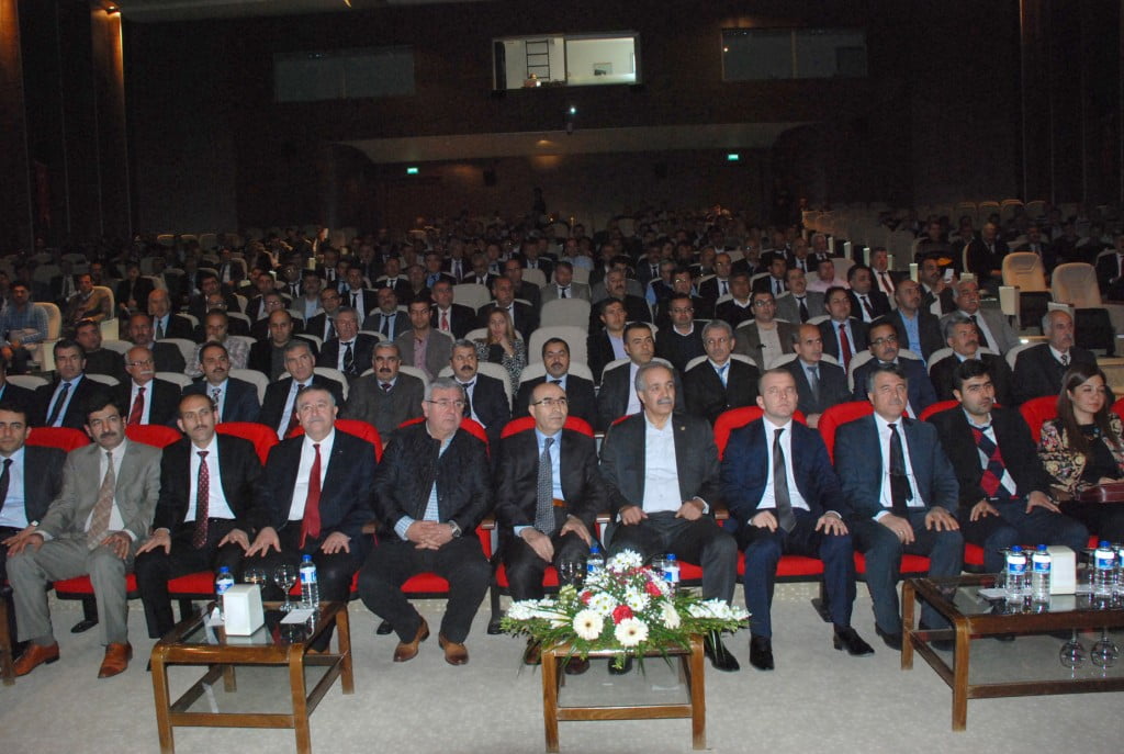 VALİ DEMİRTAŞ; OKUL MÜDÜRLERİMİZ VİZYON SAHİBİ OLMALI