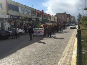 ÜNİVERSİTELİ ÖĞRENCİLER KAHTA’DA PROTESTO YÜRÜYÜŞÜ YAPTI