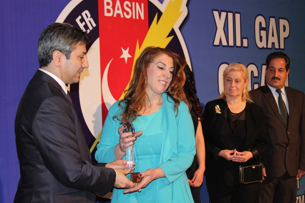 YILIN EN İYİ TV PROGRAMCISI ÖDÜLÜ KAHTA GAZETECİLER CEMİYETİ  BAŞKAN YARDIMCISI RECEBİYE ÇATAKSEZERE