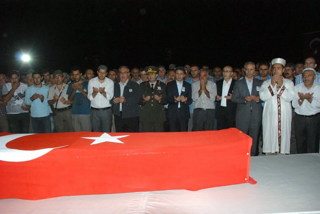 KAHTA ŞEHİDİNİ UĞURLADI