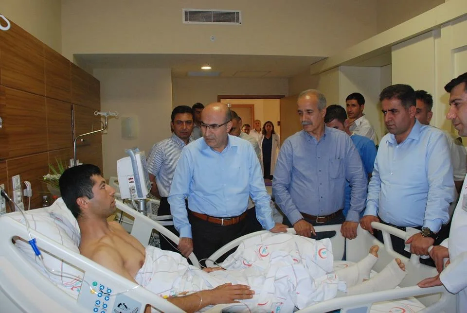 VALİ DEMİRTAŞ YARALI ASKERLERİ HASTANEDE ZİYARET ETTİ         