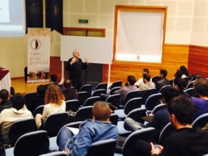 SOLİ ÖZEL YDE’DE ORTADOĞUDAKİ DÖNÜŞÜMÜN TÜRKİYE VE KIBRIS ÜZERİNDEKİ ETKİLERİNİ DEĞERLENDİRDİ