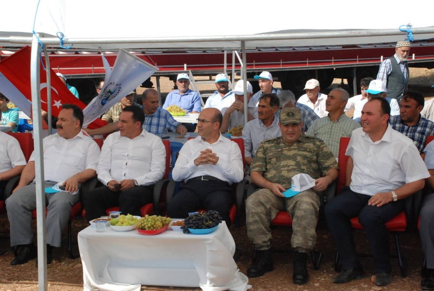 Kahta’da Badem Hasadı Başladı