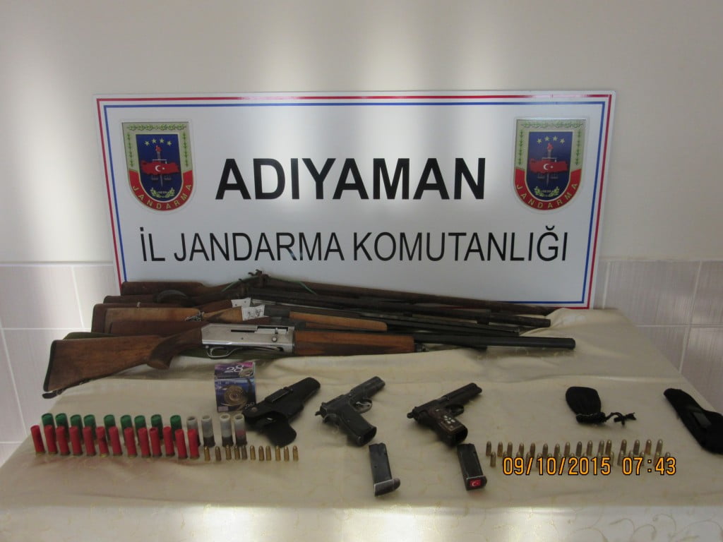 ADIYAMAN’IN BESNİ İLÇESİNDE JANDARMA RUHASIZ SİLAH ELE GEÇİRDİ
