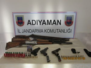 ADIYAMAN’IN BESNİ İLÇESİNDE JANDARMA RUHASIZ SİLAH ELE GEÇİRDİ