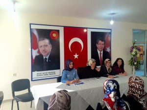 ADIYAMAN KADIN KOLLARI VE KAHTA KADIN KOLLARI EL ELE KAHTA SOKAKLARINDA