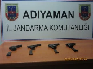 Kahta’da Jandarma’dan Kaçak Silah Operasyonu