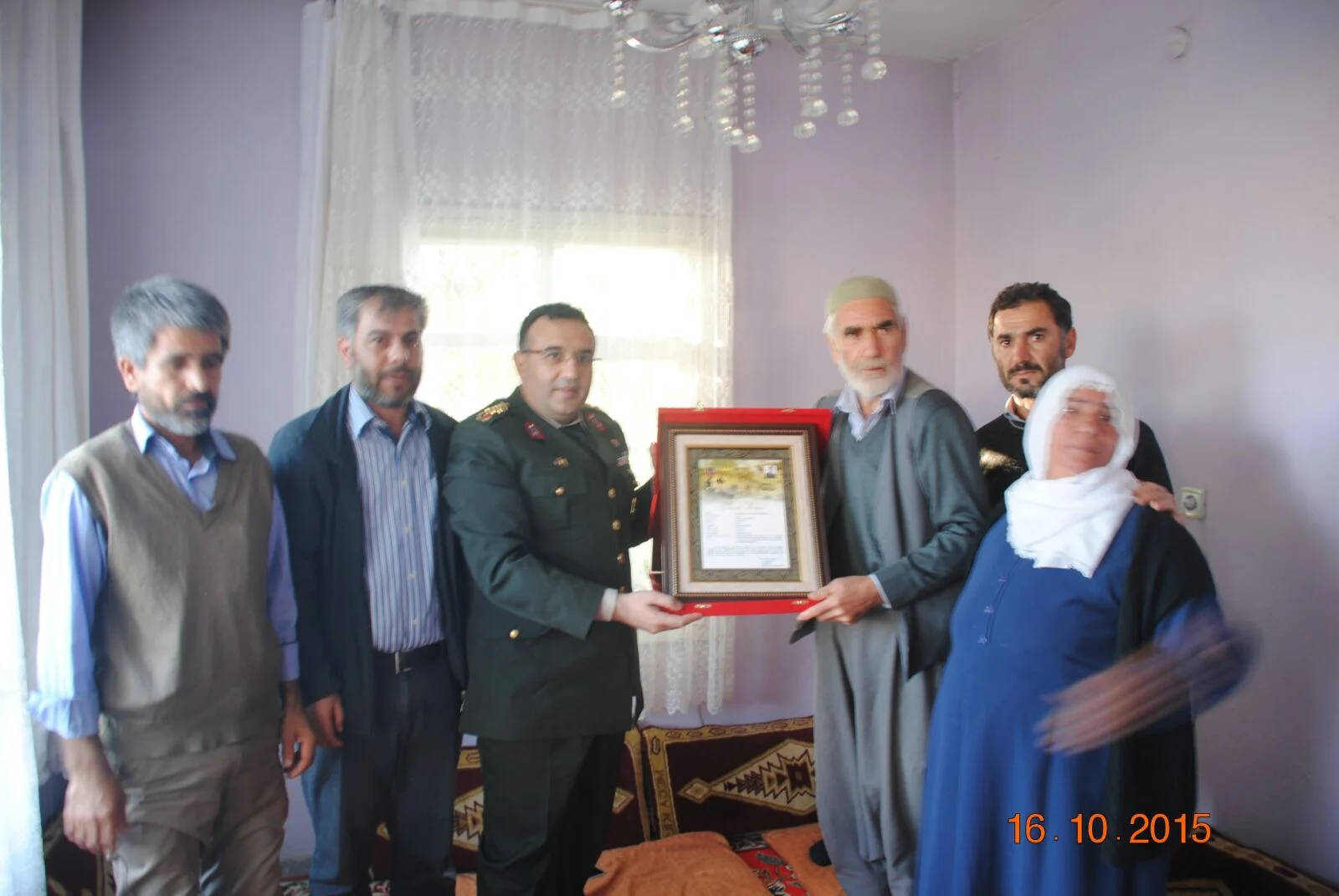 ŞEHİT M. Ali BOZKURT’UN ŞEHADET BELGESİ ALBAY KOYUER’ TESLİM ETTİ