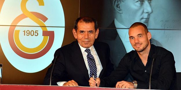 Galatasaray Sneijder’e  2 Yıllık İmza Attırdı…