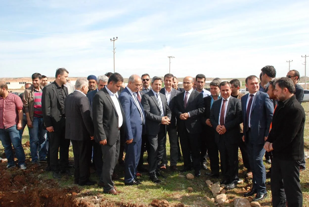 KÂHTA’DA İSTİHDAM YARATACAK TEKSTİL FABRİKANIN TEMELİ ATILDI