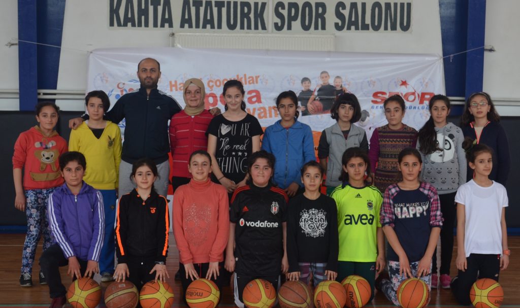 KAHTA’DA YAZ SPOR OKULU AÇILDI