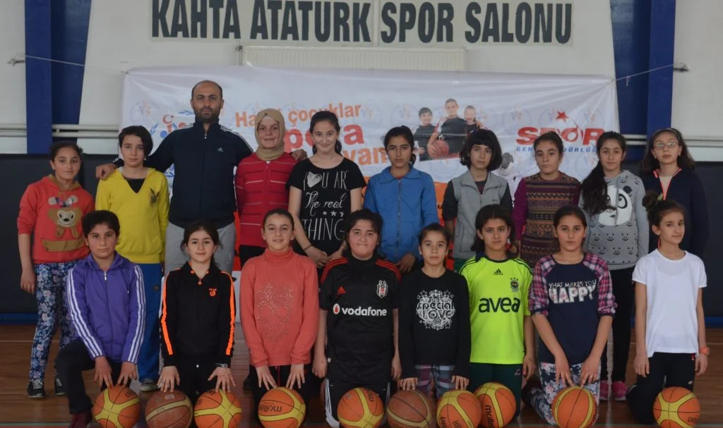 KAHTA’DA YAZ SPOR OKULU AÇILDI
