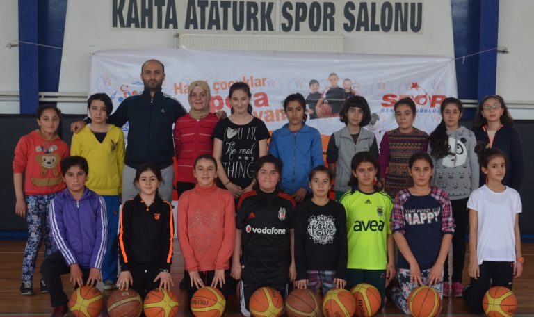 KAHTA’DA YAZ SPOR OKULU AÇILDI