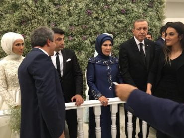 SÜMEYE ERDOĞAN DAHİ ADAMLA DÜNYA EVİNE GİRDİ.