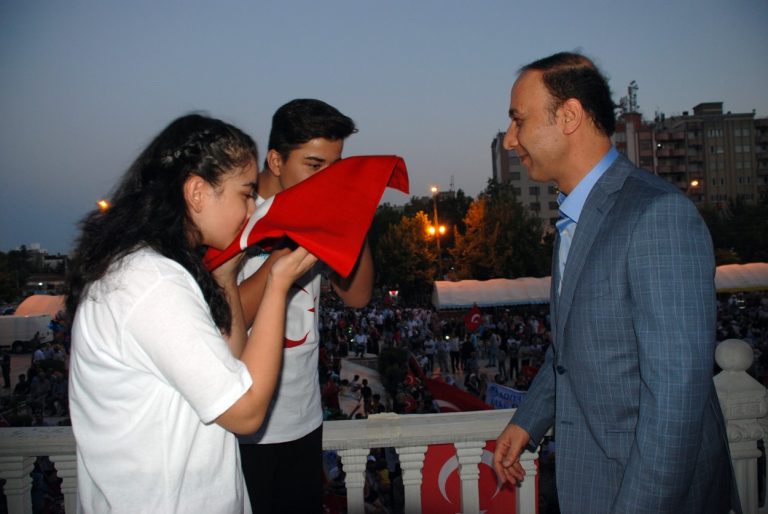 ADIYAMAN’DA DEMOKRASİ YÜRÜYÜŞÜ