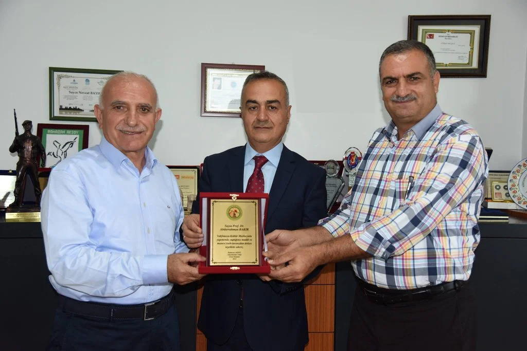 ADIYAMANLILAR VAKFINDAN, PROF. TABİP ALBAY ABDURRAHMAN BAKIR’A ONUR PLAKETİ