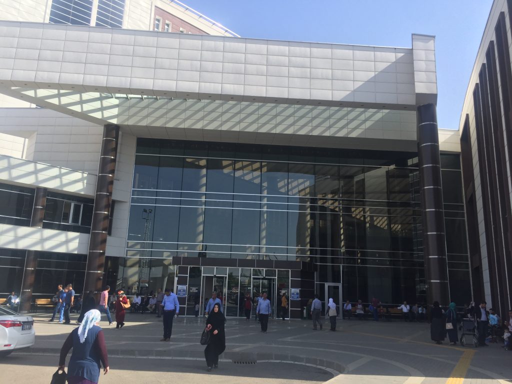 KAHTA 3 NOLU SAĞLIK OCAĞINDA AİLE HEKİMİNE SİLAHLI SALDIRI