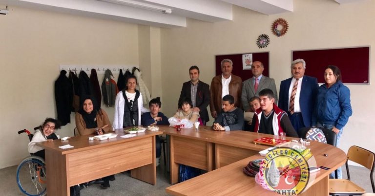 KAHTA GAZETECİLER CEMİYETİ, 3 ARALIK ENGELLİLER GÜNÜ MÜNASEBETİYLE  ADIYAMAN HACI SAKİNE ACAR OKULUNU ZİYARET ETTİ.