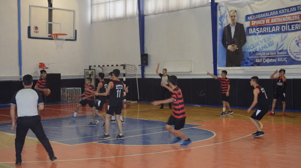 KÂHTA’DA OKULLARARASI MÜSABAKALARA YOĞUN KATILIM