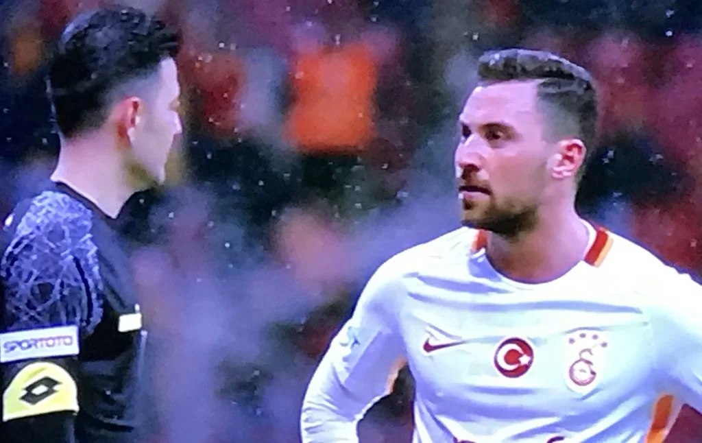 HAKEM GALATASARAY’IN İKİNCİ GOLÜNÜ SAYMADI