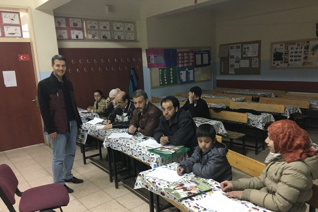 KAHTA’DAKİ SURİYELİLERE TÜRKÇE KURSU