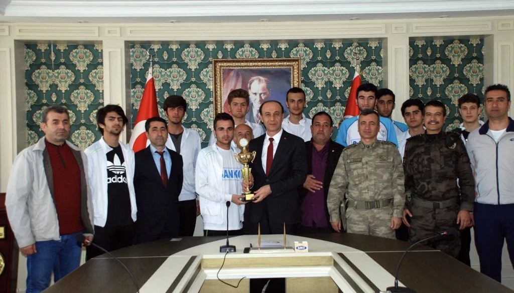 YAMANSPOR BASKETBOL TAKIMI’NDAN VALİ ERİN’E ŞAMPİYONLUK SÖZÜ