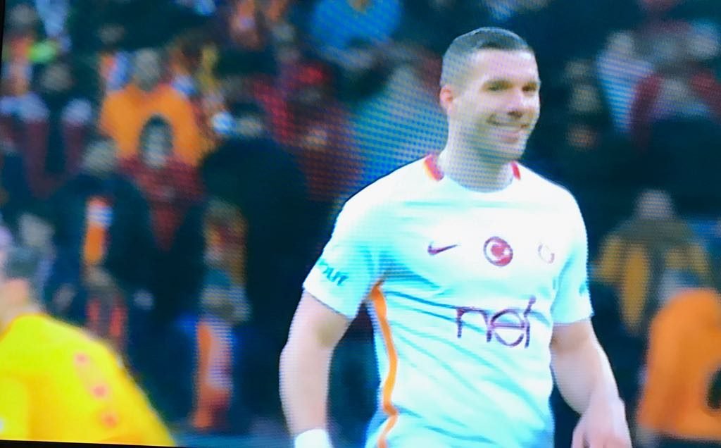 PODOLSKİ UÇTU.