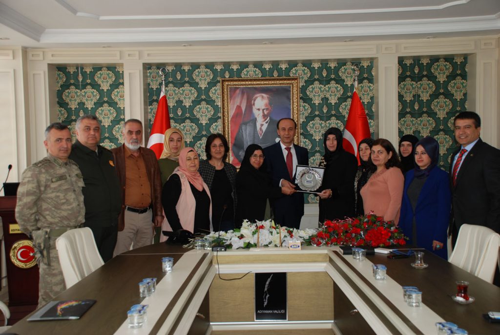 ADIYAMAN VALİSİ ERİN, KADINLARI AĞIRLADI