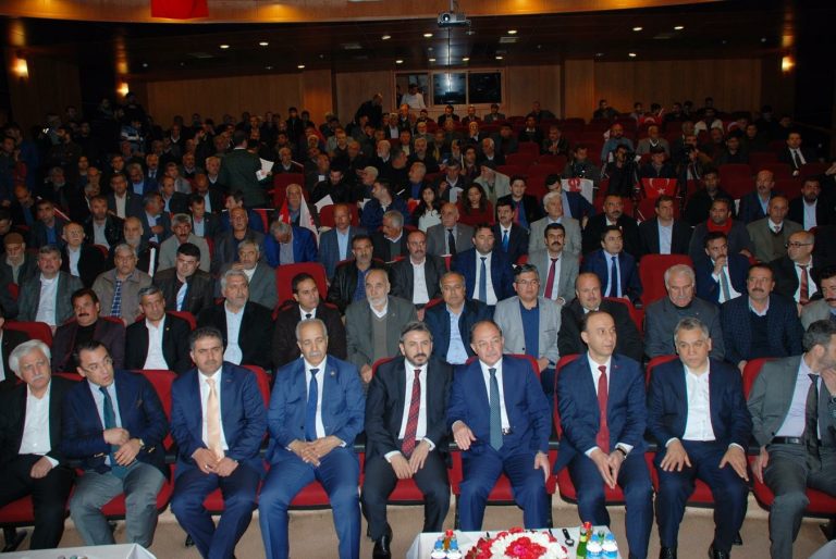 SAĞLIK BAKANI AKDAĞ, KAHTA’DA VATANDAŞLARLA BULUŞTU.