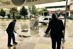 KAHTA MUSTAFA KEMAL CADDESİNDE SEL