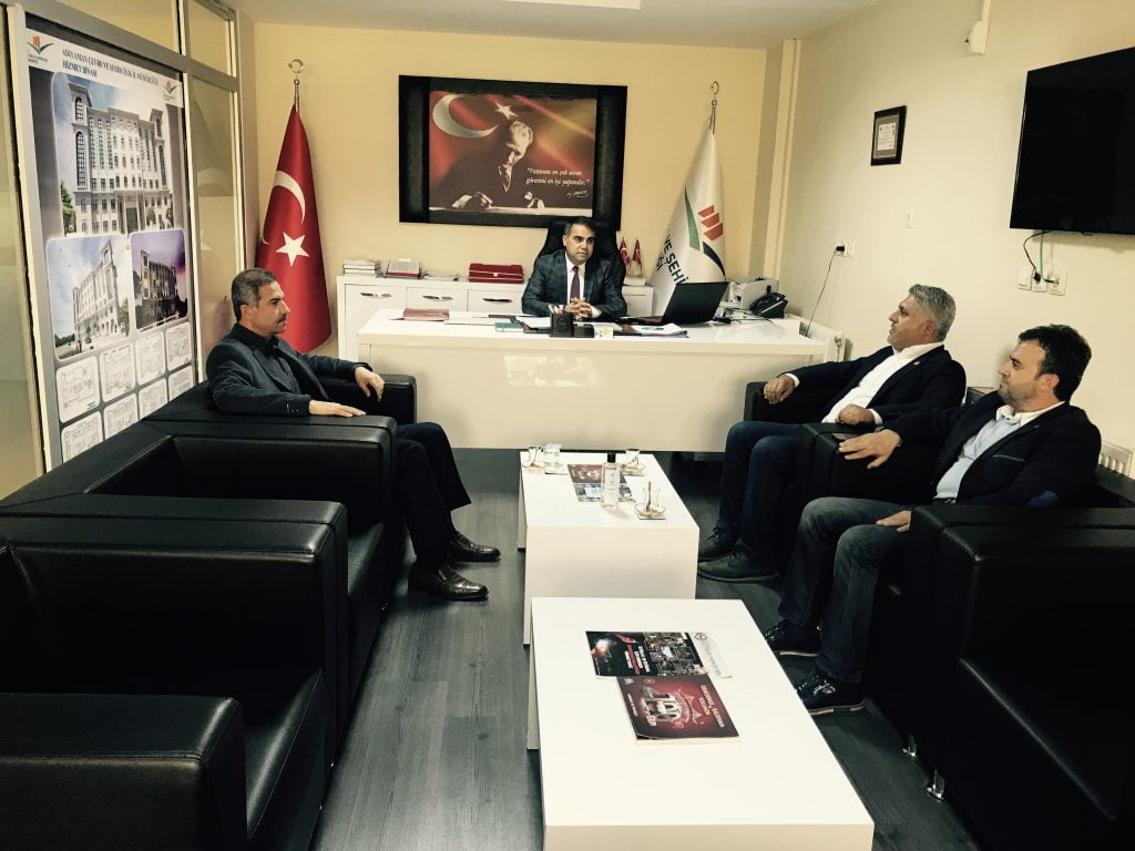 KAHTA GAZETECİLER CEMİYETİ, ÇEVRE VE ŞEHİRCİLİK MÜDÜRÜNÜ KANDEMİR’İ ZİYARET ETTİ.