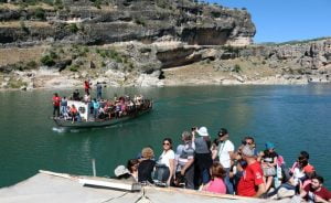 GERGER KANYON GEZİSİNDE FERİBOTLAR YETERSİZ KALIYOR