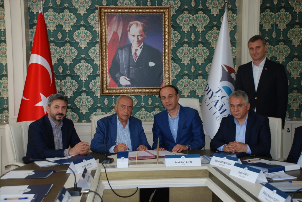 MEMLEKETİNE OLAN GÖNÜL BORCUNU 2 ADET OKUL YAPARAK ÖDEYECEK