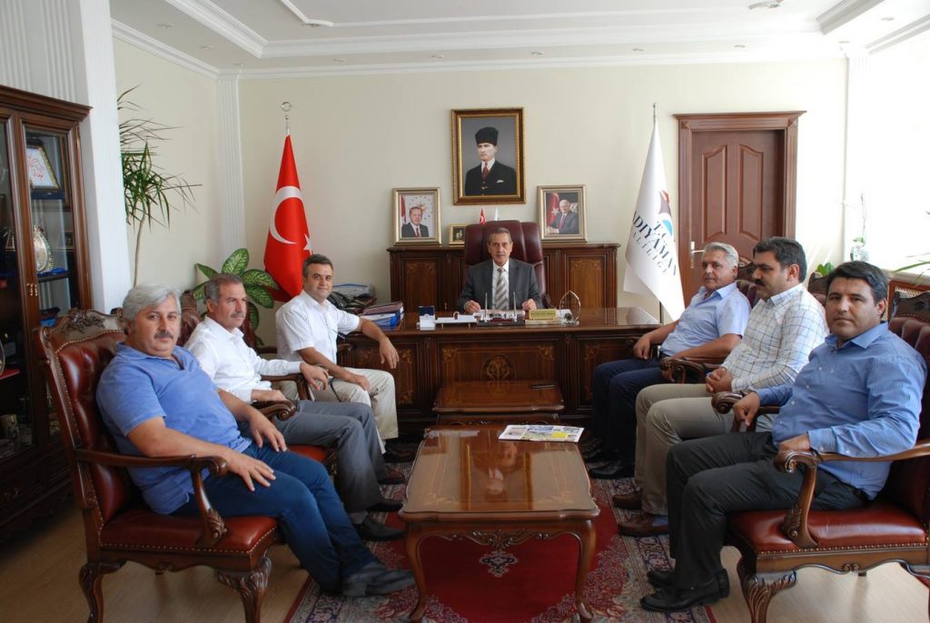 KAHTA GAZETECİLER CEMİYETİ VALİ KALKANCI’YI ZİYARET ETTİ.