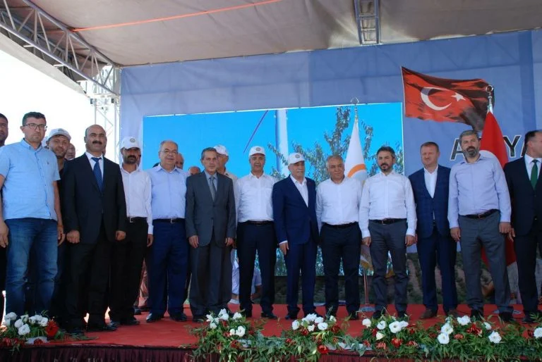 BAKAN FAKIBABA,  KAHTA’DA BADEM HASADI ŞENLİĞİNE KATILDI.