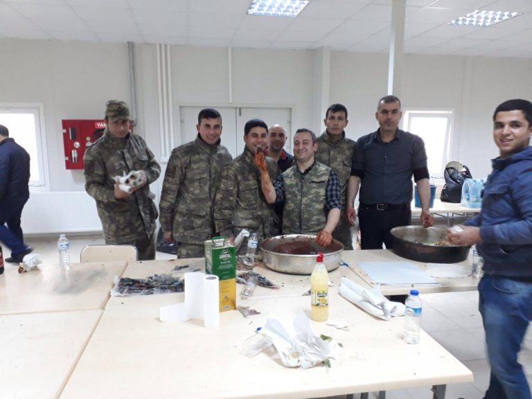 Adıyamanlı Vatandaşlardan Kilis’te Askerlere Çiğköfte İkramı.