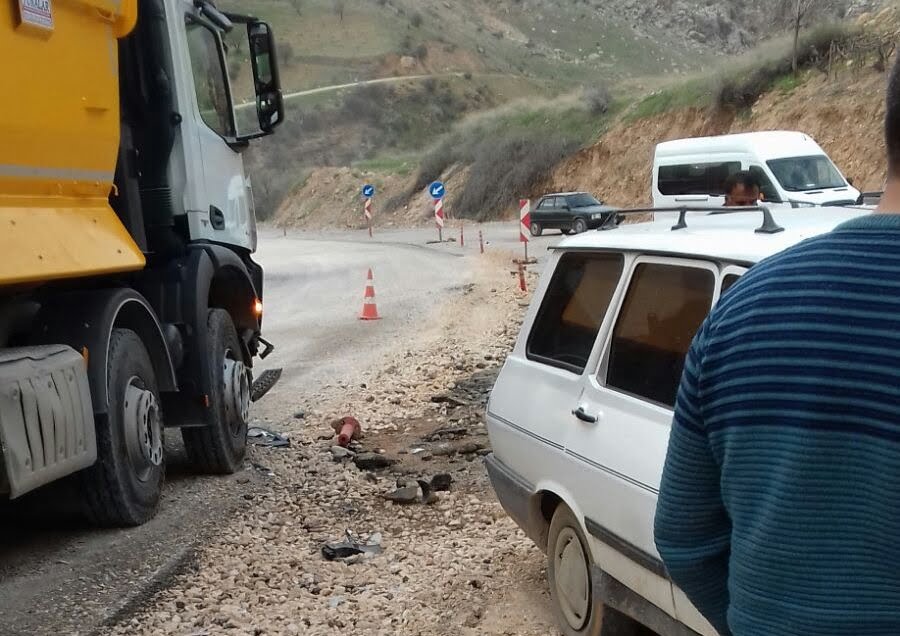 Otomobil İle Kamyon Çarpıştı: 5 Yaralı