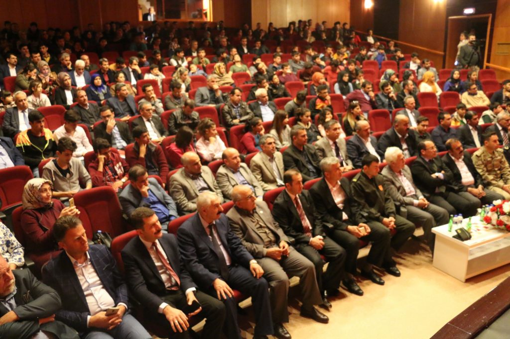 Kahta Kaymakamlığı, İlçe Milli Eğitim Müdürlüğü ve Kahta Mesleki ve Teknik Anadolu Lisesi tarafından, İstiklal Marşı’nın kabulü ve Mehmet Akif Ersoy’u anma günü kapsamında program düzenlendi.