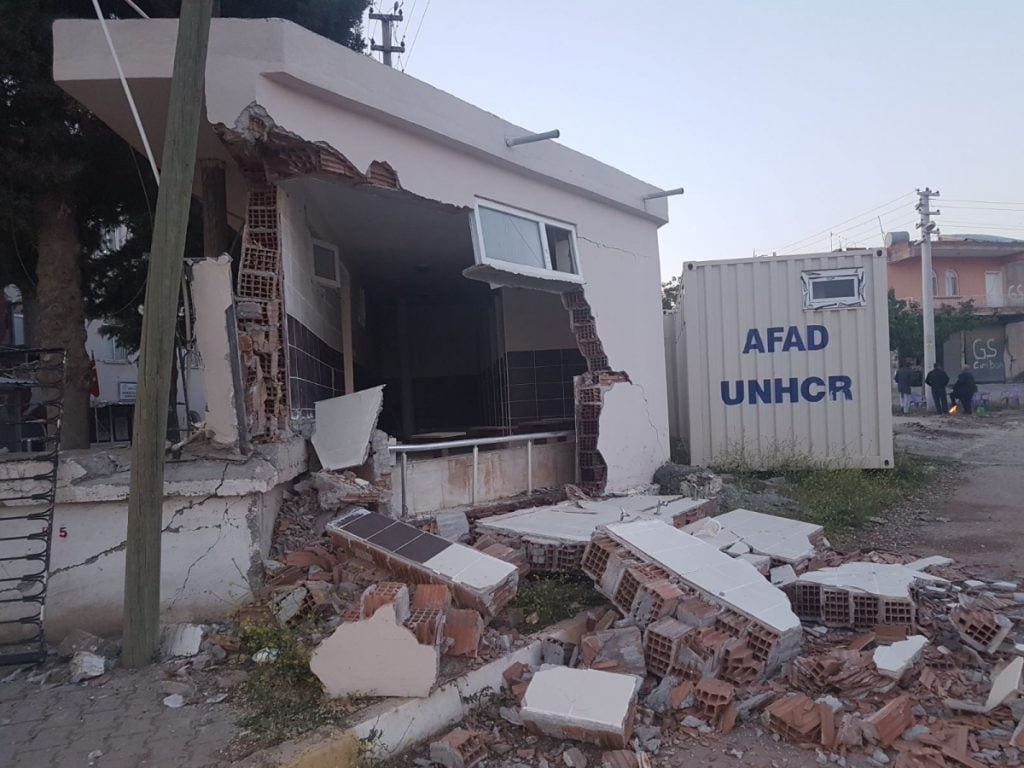 Depremde Bazı Evlerde Hasar Oluştu-Videolu Haber