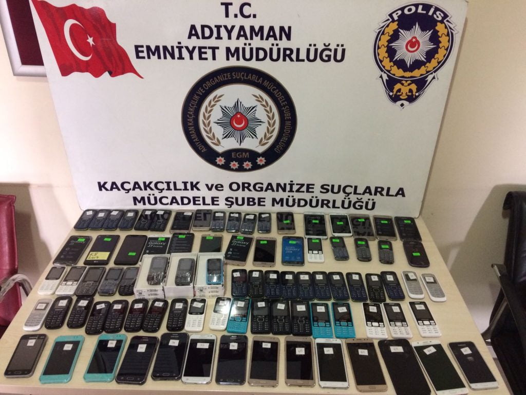 Telefonculara Operasyon: 105 Gümrük Kaçağı Telefon Ele Geçirildi