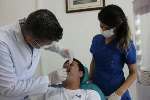 Diş Doktoru Adak: “Uyumadan Önce Yenilen Yemekler, Diş Çürümesine Neden Olmaktadır”-Videolu Haber