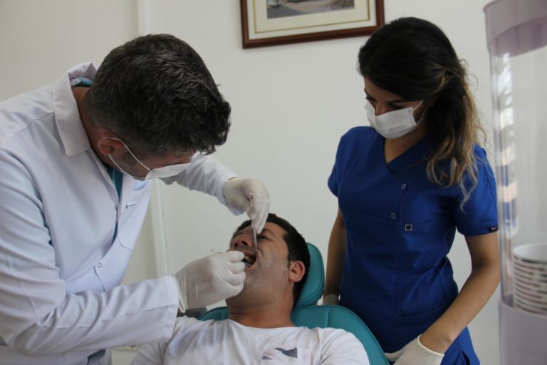 Diş Doktoru Adak: “Uyumadan Önce Yenilen Yemekler, Diş Çürümesine Neden Olmaktadır”-Videolu Haber