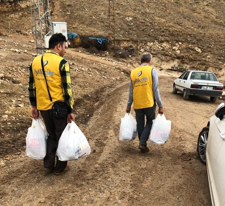 İyilik-Der Yardım Götürdü