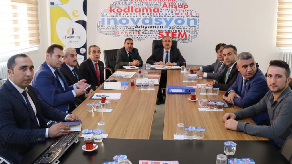 Ahmet Alagöz, İlçe Milli Eğitim Müdürleriye Toplantı Düzenledi