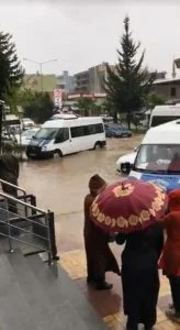 Kahta’da yağanak yağış vatandaşı çileden çıkardı. Vedeolu
