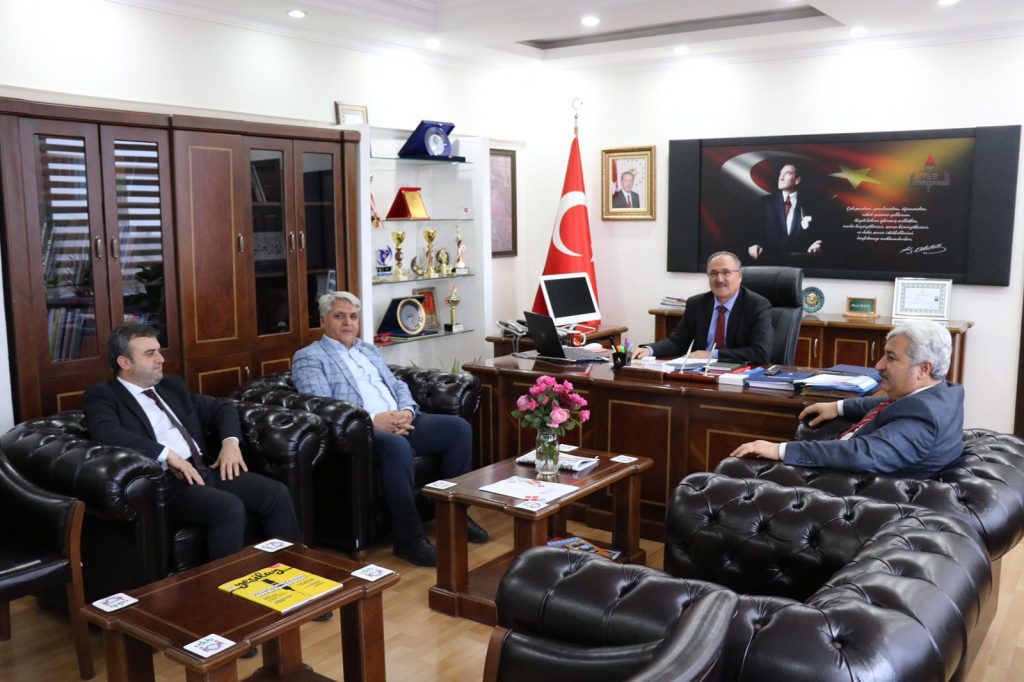 Kahta Gazeteciler Cemiyeti, Adıyaman Milli Eğitim Müdürü Alagöz’ü Ziyaret Etti.