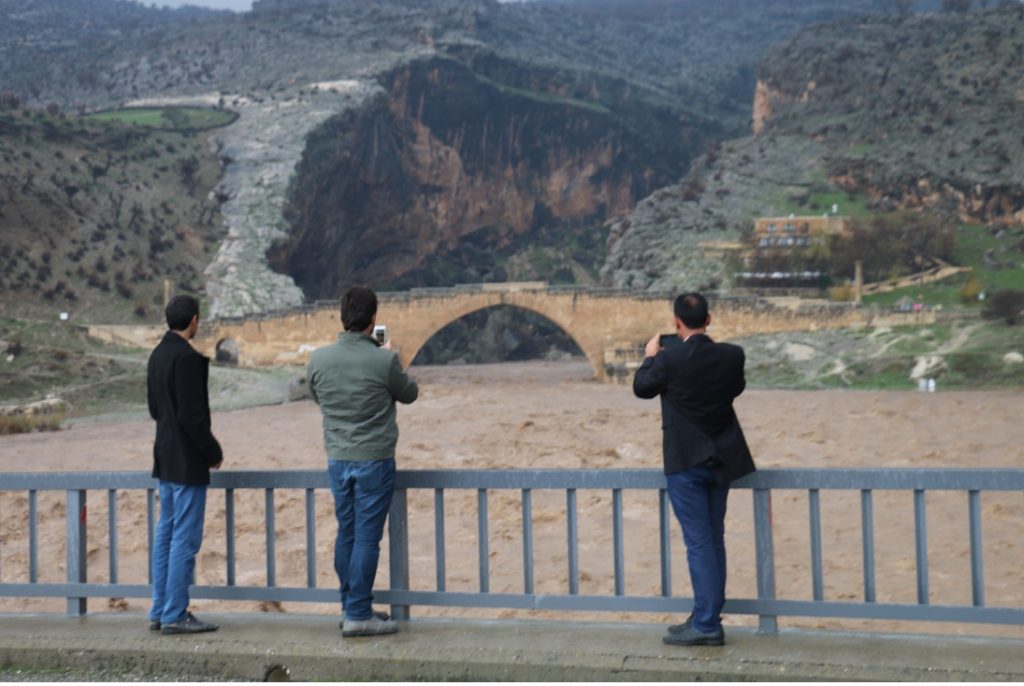 Cendere Köprüsü Adeta Coşuyor