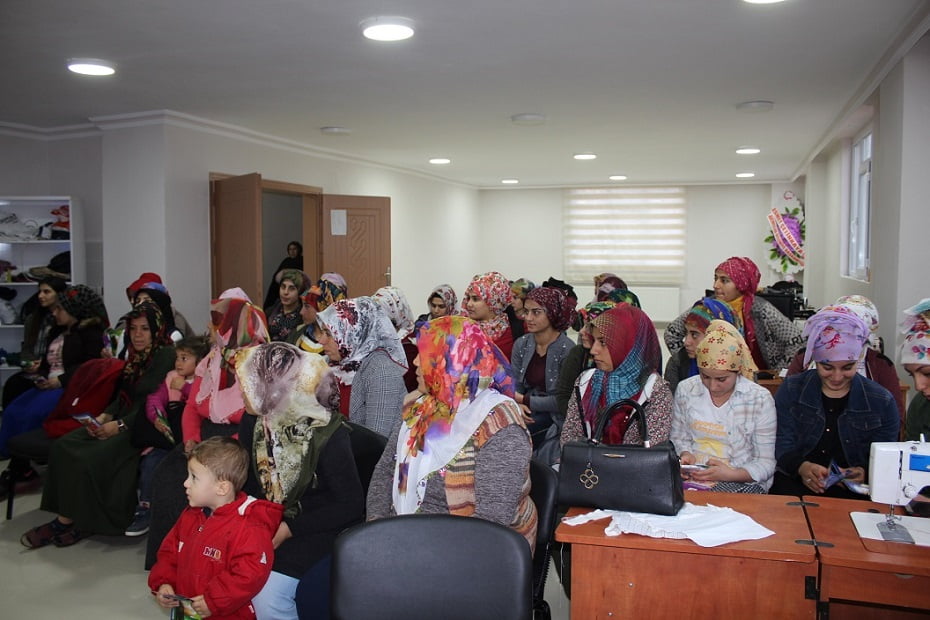 Köylü Kadınlar Harçlık İçin Eşlerine Avuç Açmayacak