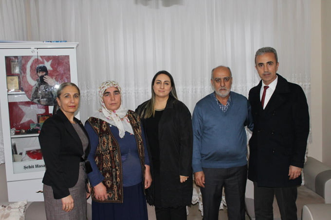 Pekmez’in Eşi Yeşim Pekmez’den Şehit Ailelerine Ziyaret